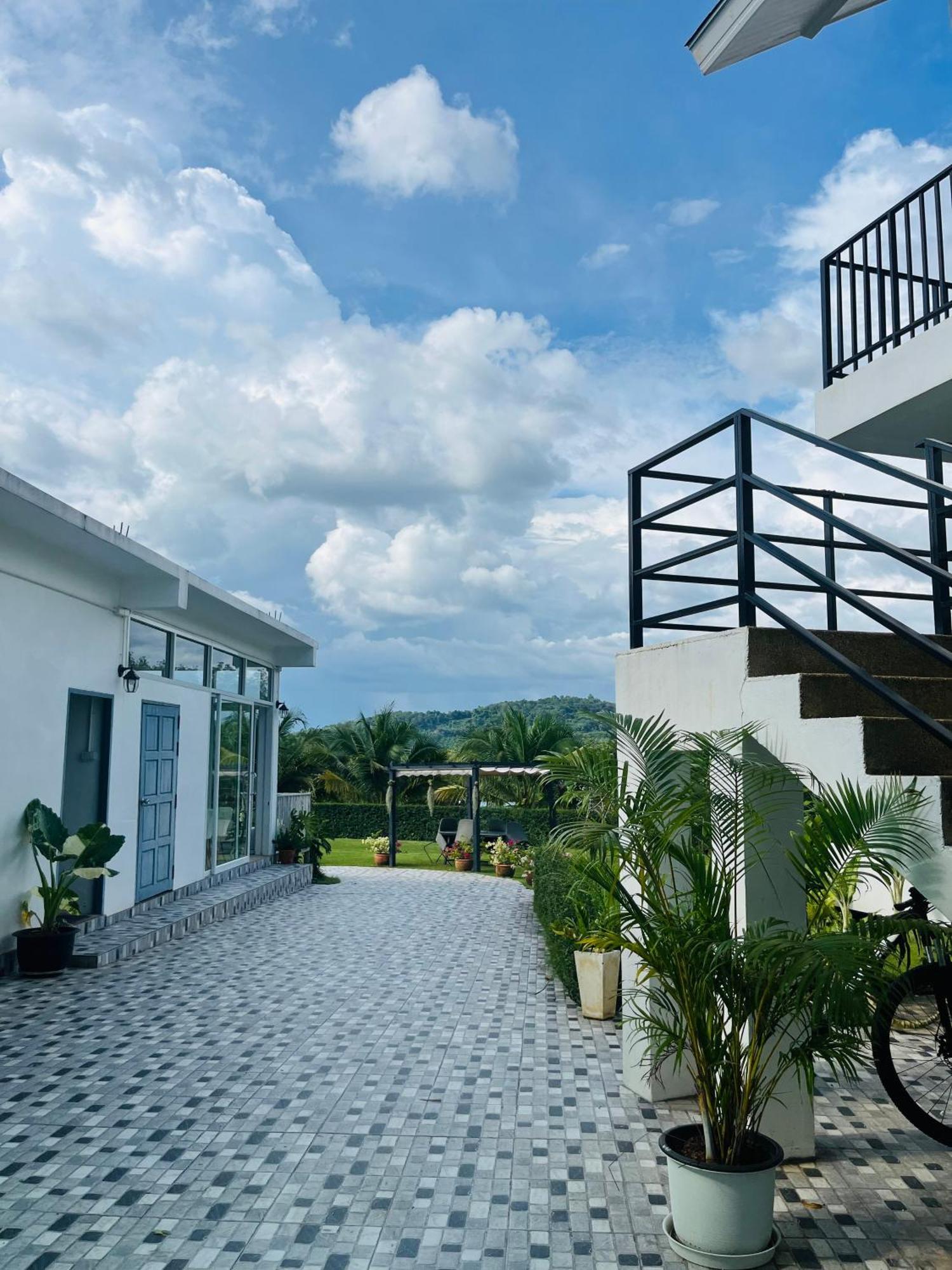 White Seaview Residence Klong Muang Beach Exterior photo